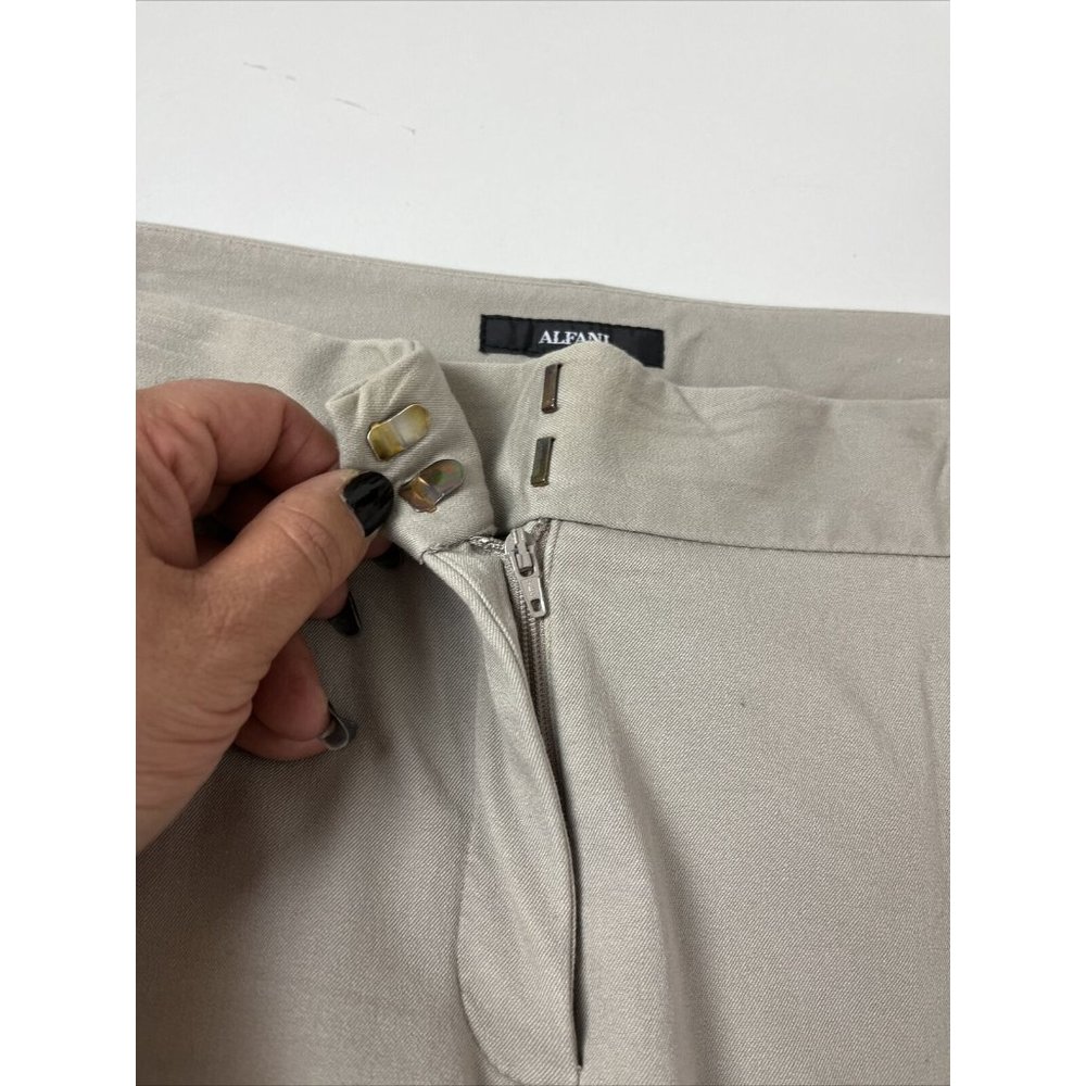 Alfani Woman's Twill Cotton Blend Flat Front Hidden Closure Capris Size 14 - Picture 5 of 10
